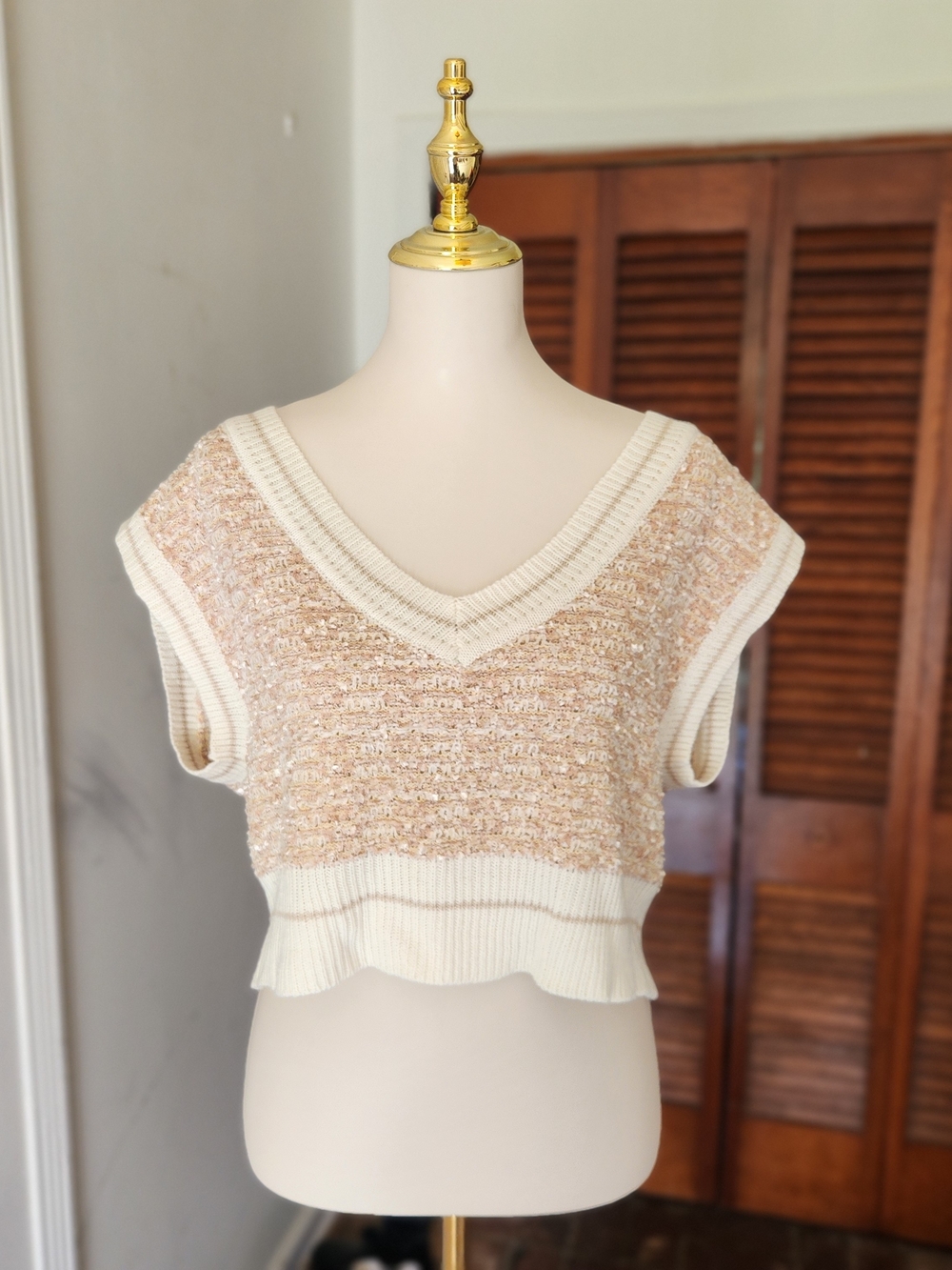 Cropped Knit V-Neck Sweater Vest in Cream and Beige